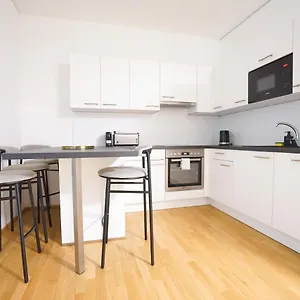 exclusive-2-bedroom-condo-with-pool-balcony.vienna-besthotels.com/